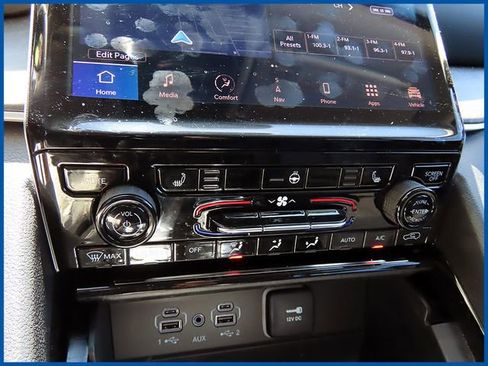 Used 2023 Jeep Grand Cherokee Limited w/ Black Appearance Package AWD/4WD image 16