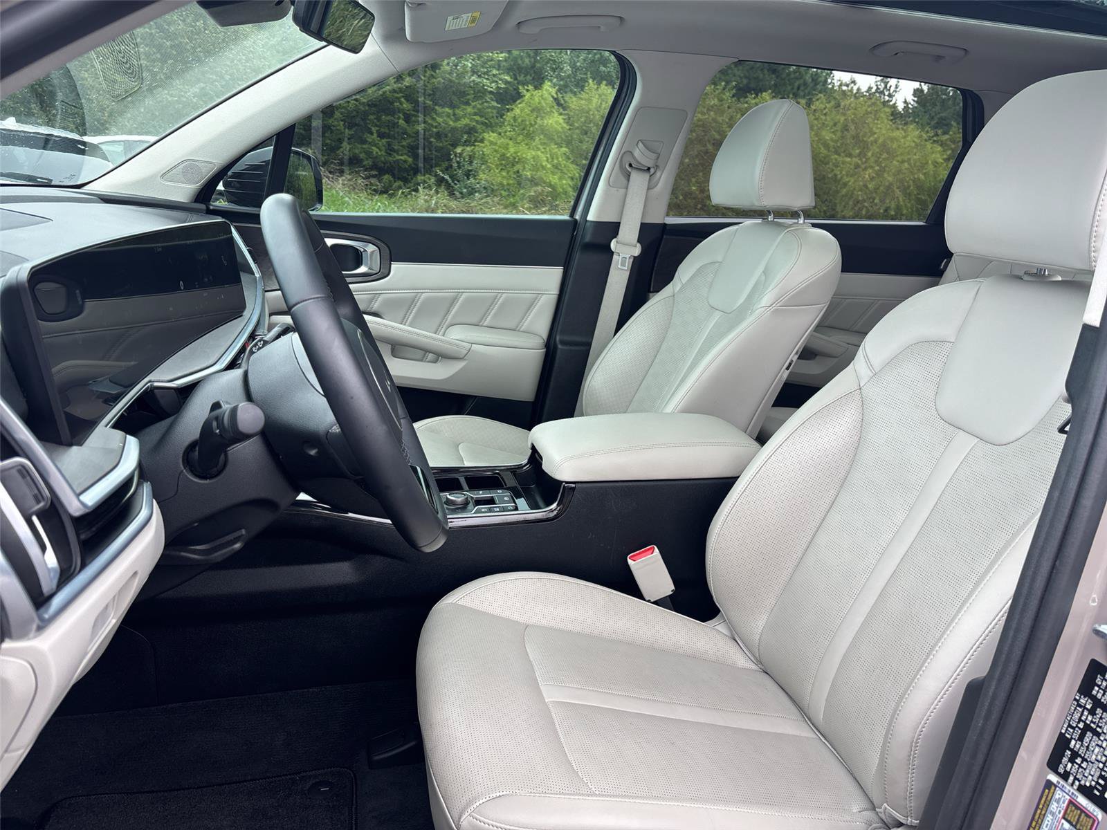 Used 2025 Kia Sorento SX AWD/4WD image 16