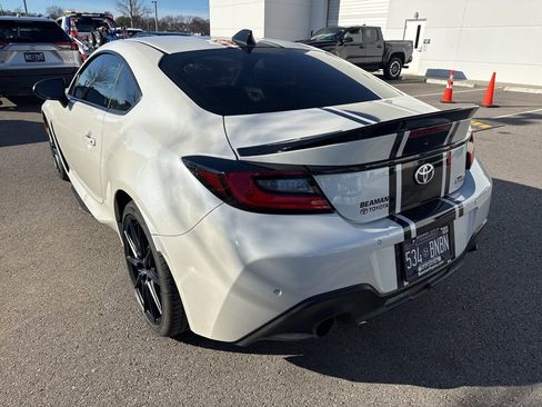 Used 2024 Toyota GR86 Premium image 7