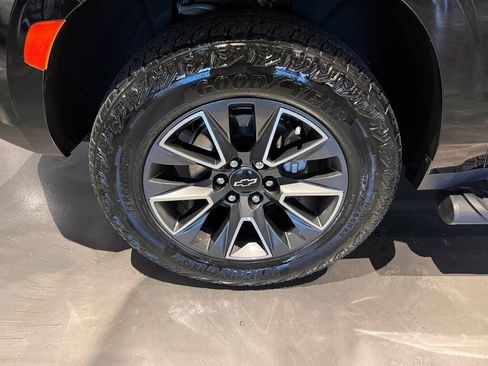 Used 2024 Chevrolet Suburban Z71 w/ Luxury Package image 10