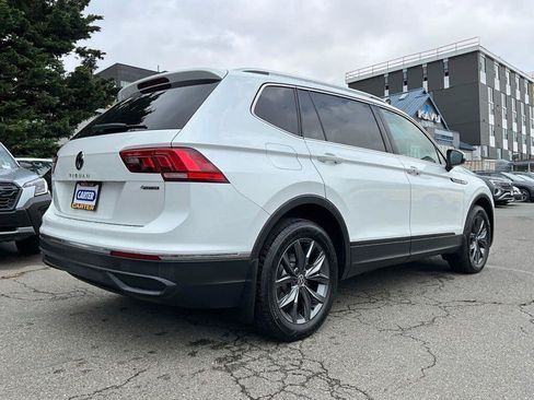 Used 2023 Volkswagen Tiguan SE w/ Panoramic Sunroof Package AWD/4WD image 8