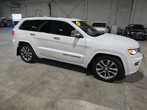 Used 2018 Jeep Grand Cherokee Overland AWD/4WD image 17