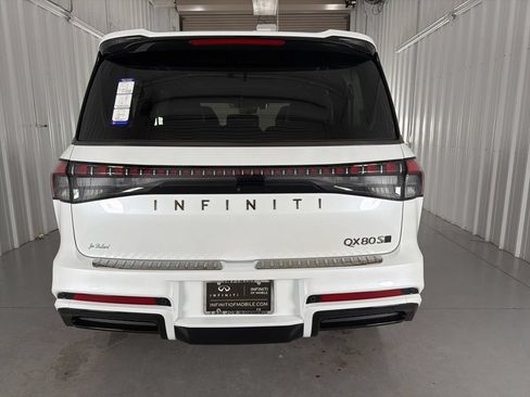 Certified 2026 INFINITI QX80 4WD w/ Sport Exterior Package image 6