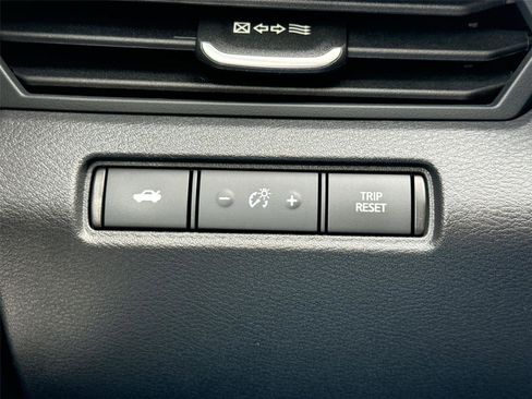 Used 2025 Nissan Altima 2.5 SV FWD image 27