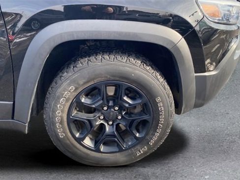 Used 2020 Jeep Cherokee Trailhawk w/ Cold Weather Group image 20