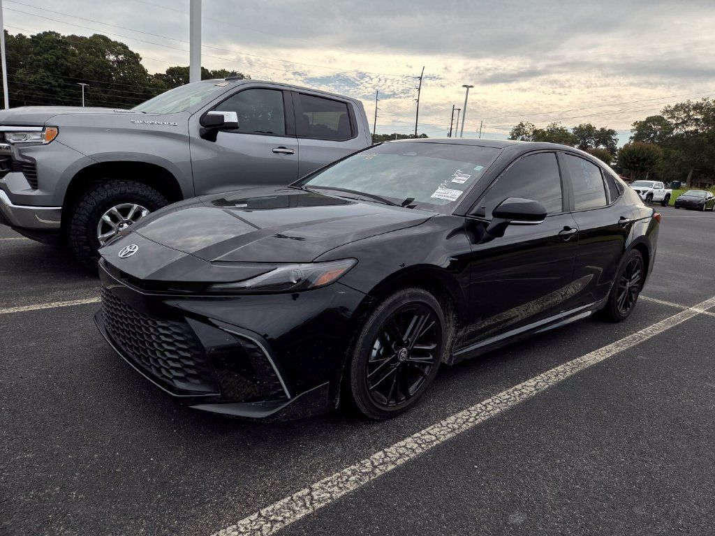 Certified 2025 Toyota Camry SE FWD image 3