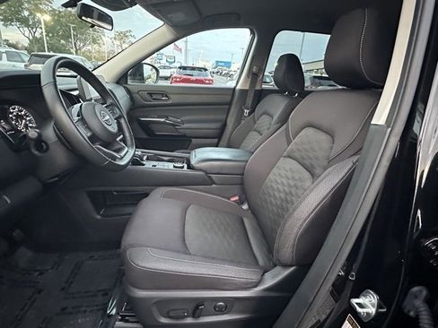 Certified 2023 Nissan Pathfinder SV w/ Black Appearance Package image 22