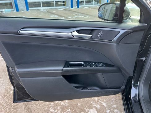 Used 2015 Ford Fusion SE image 12