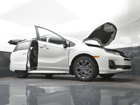 New 2026 Honda Odyssey Touring image 33