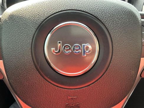 Used 2017 Jeep Grand Cherokee Altitude AWD/4WD image 21