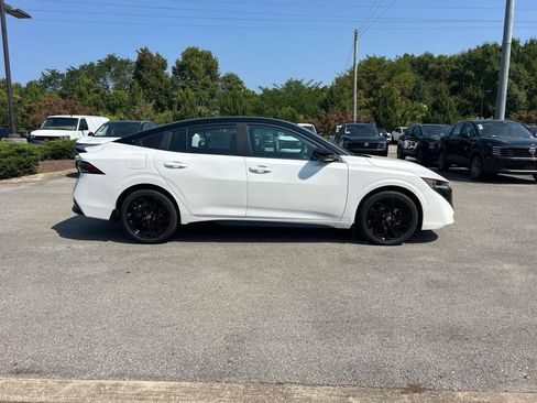 New 2027 Nissan Sentra SR w/ SR Premium Package FWD image 8