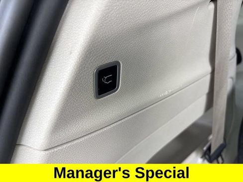 Used 2023 Chrysler Pacifica Touring-L FWD image 33