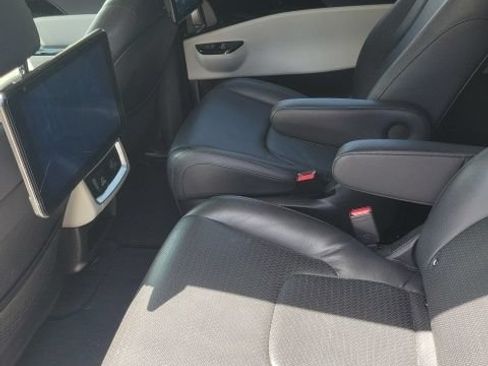 Certified 2022 Kia Carnival SX Prestige FWD image 16