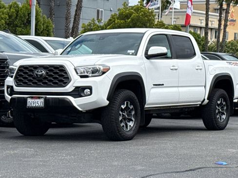 Used 2022 Toyota Tacoma TRD Off-Road w/ Technology Package AWD/4WD image 9