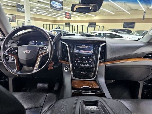 Used 2017 Cadillac Escalade ESV Premium Luxury image 32