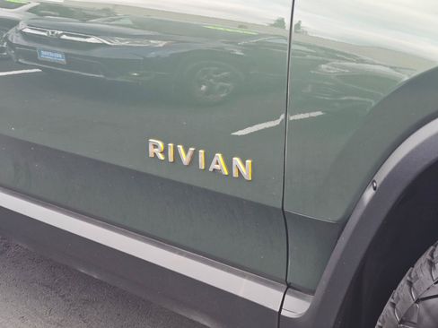 Used 2023 Rivian R1S Adventure AWD/4WD image 10