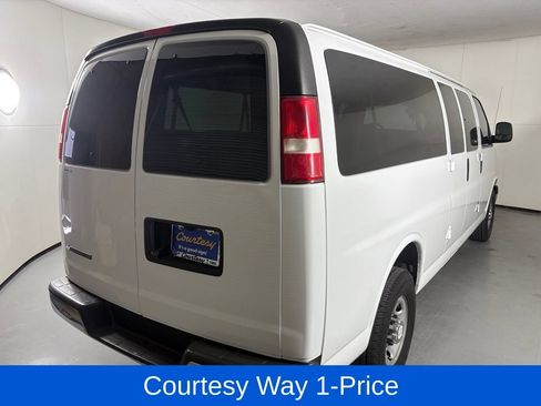 Used 2017 Chevrolet Express 3500 LT w/ LT Preferred Equipment Group RWD image 9