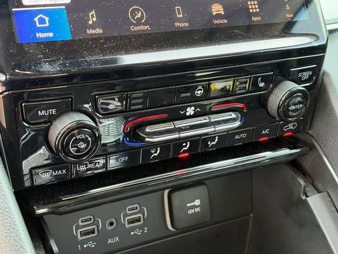 Used 2024 Jeep Grand Cherokee Limited image 20