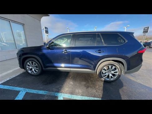 Used 2024 Toyota Grand Highlander XLE image 5