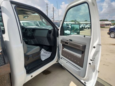 Used 2011 Ford F250 XL w/ PWR Equipment Group image 27