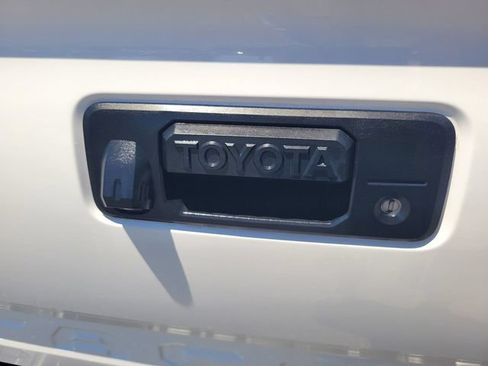 Used 2018 Toyota Tacoma SR w/ SR Convenience Package RWD image 10