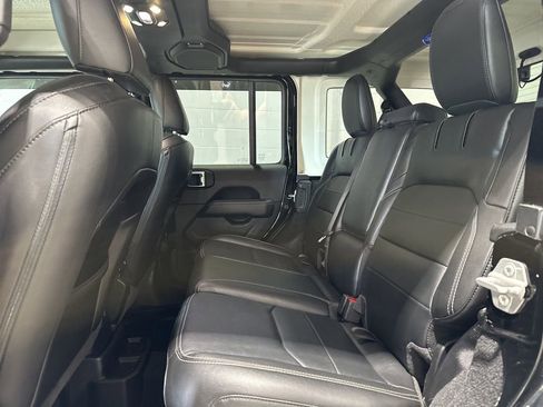 Used 2021 Jeep Wrangler Unlimited Sahara w/ Cold Weather Group AWD/4WD image 15