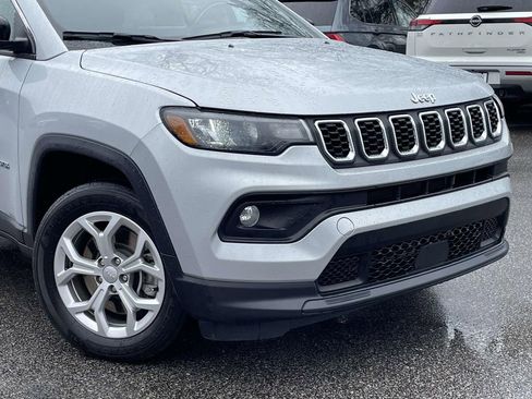 Used 2024 Jeep Compass Latitude image 9