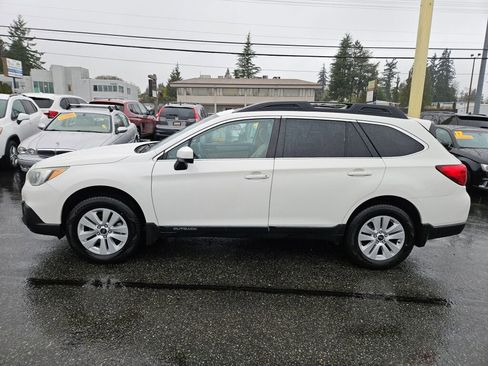 Used 2017 Subaru Outback 2.5i Premium image 7