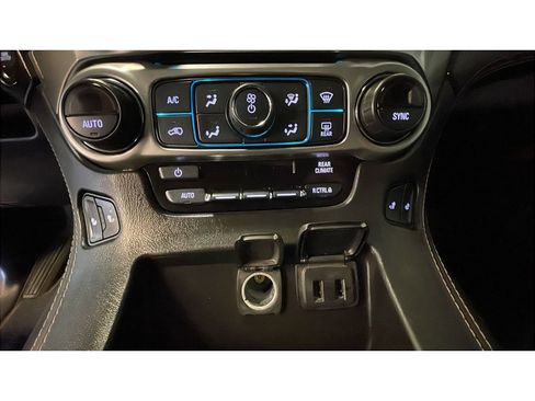 Used 2017 Chevrolet Suburban LT w/ LT Signature Package image 13