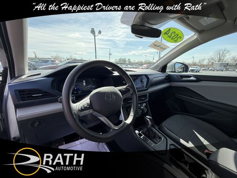 Used 2024 Volkswagen Taos SE image 14