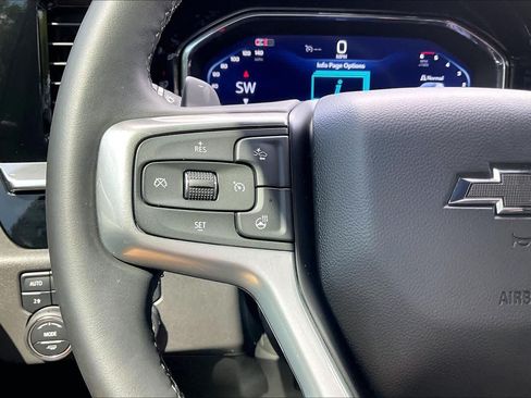 Used 2025 Chevrolet Silverado 1500 LT Trail Boss w/ Convenience Package II AWD/4WD image 18