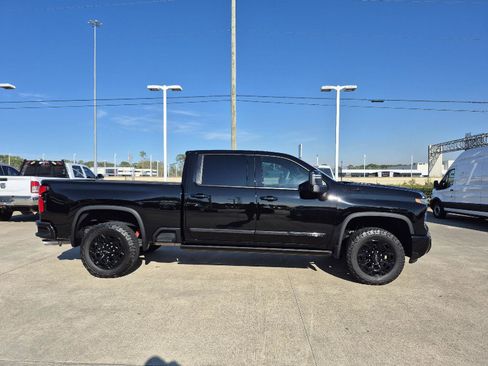 Used 2024 Chevrolet Silverado 2500 High Country w/ High Country Premium Package image 4