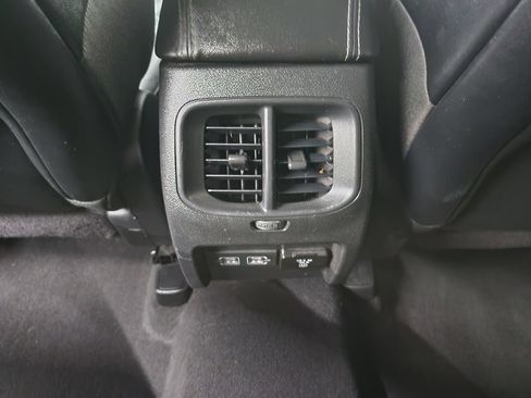 Used 2022 Jeep Cherokee Latitude Lux w/ Mopar Interior Package AWD/4WD image 25