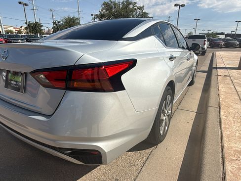 Used 2021 Nissan Altima 2.5 S FWD image 7