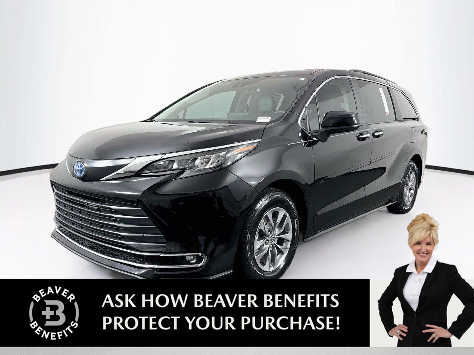 Certified 2024 Toyota Sienna XLE FWD image 1