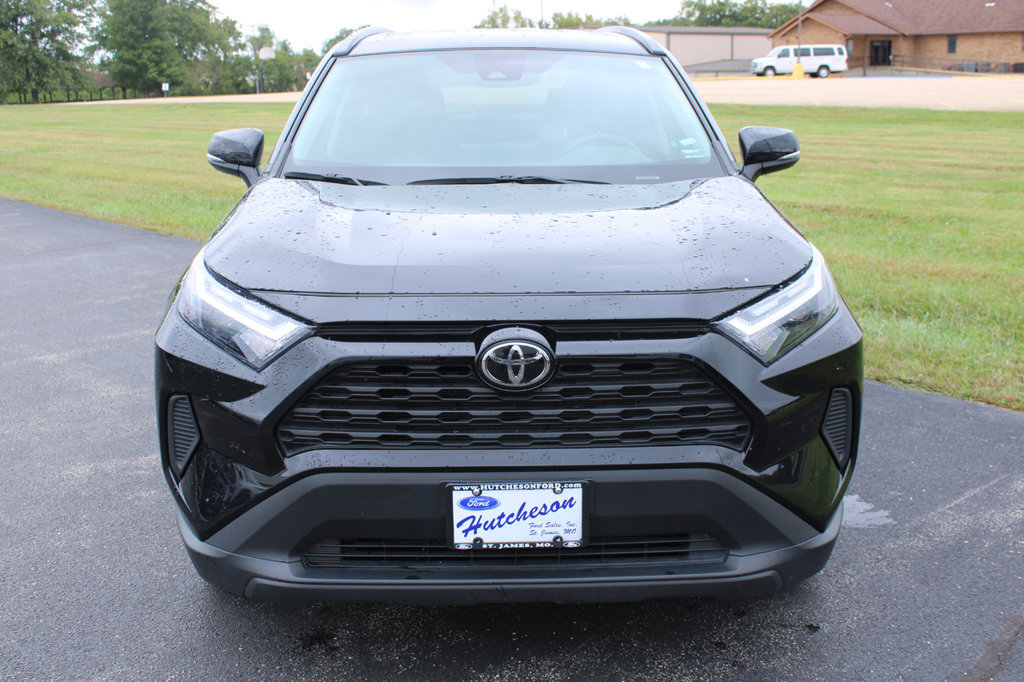 Used 2025 Toyota RAV4 XLE AWD/4WD image 2