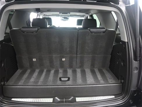 Used 2018 GMC Yukon SLT w/ Premium Edition image 16
