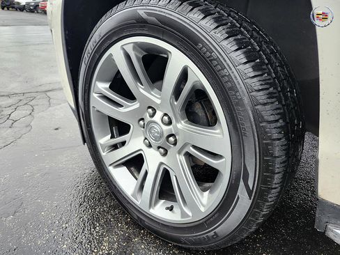 Used 2015 Cadillac Escalade Premium image 38