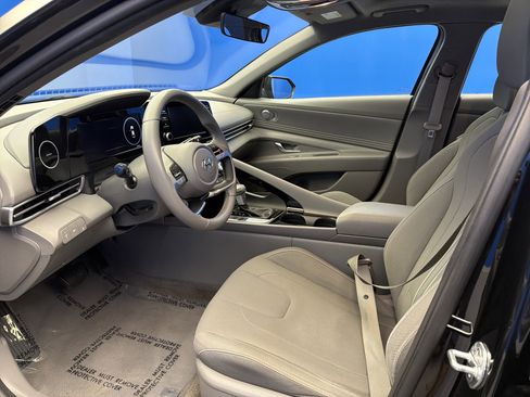 Used 2022 Hyundai Elantra SEL w/ Convenience + Premium Package image 13