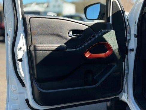 Used 2024 Nissan Frontier PRO-4X w/ Technology Package image 9