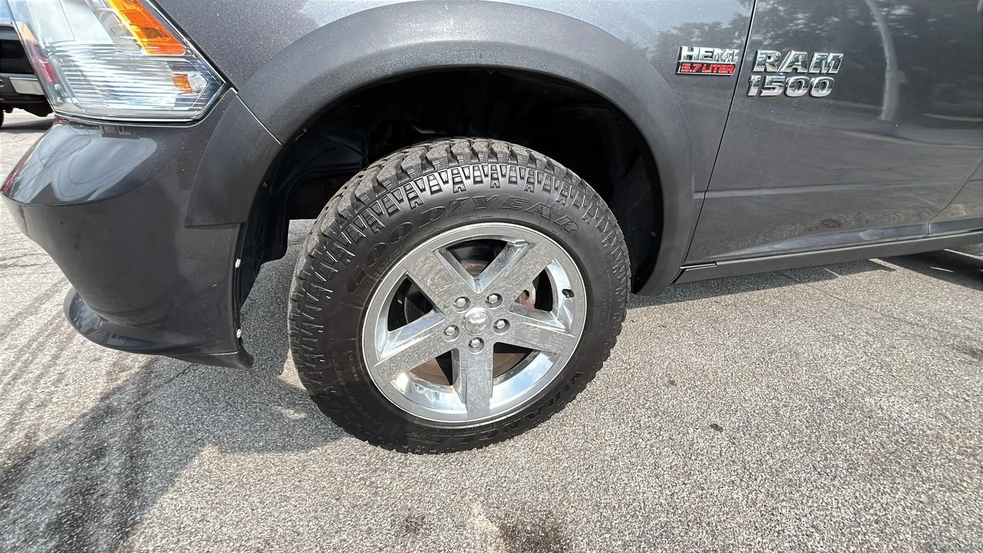 Used 2017 RAM 1500 Express w/ Express Value Package AWD/4WD image 15
