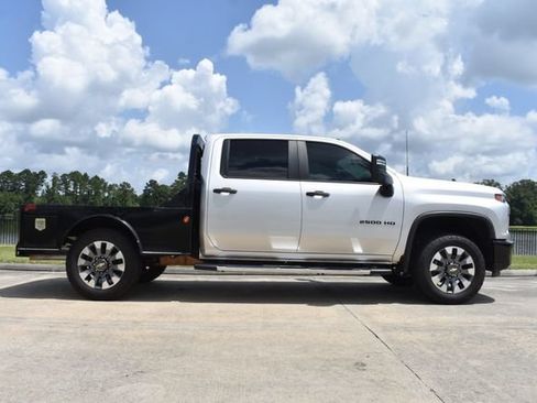 Used 2022 Chevrolet Silverado 2500 Custom w/ Custom Value Package AWD/4WD image 3