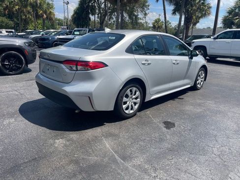 Used 2025 Toyota Corolla LE FWD image 5