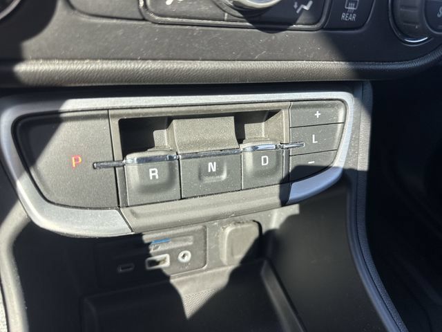 Used 2023 GMC Terrain SLT w/ Tech Package FWD image 16