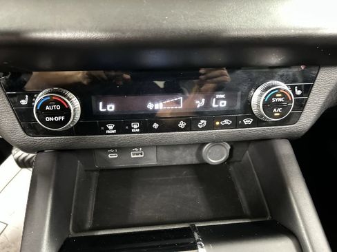 Used 2023 Mitsubishi Outlander SE AWD/4WD image 17