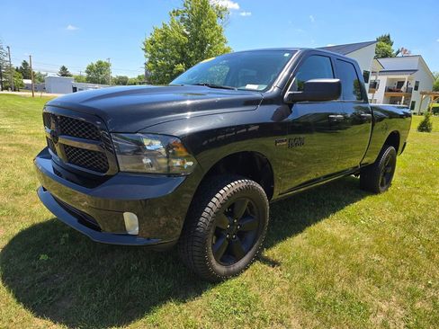 Used 2018 RAM 1500 Express w/ Express Value Package AWD/4WD image 3