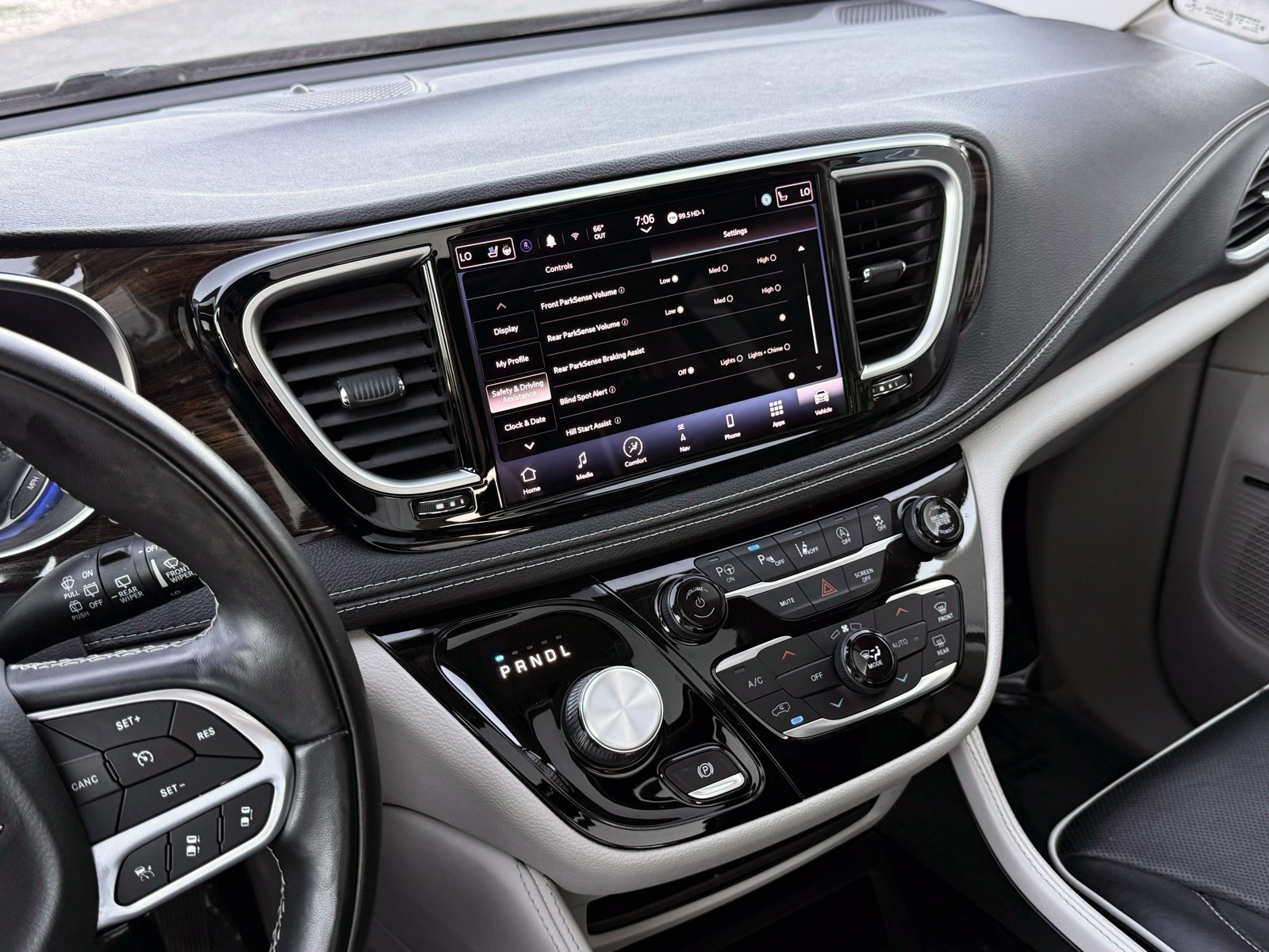 Used 2022 Chrysler Pacifica Limited FWD image 46