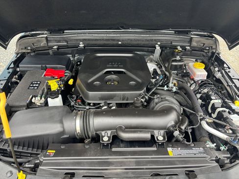 Used 2025 Jeep Wrangler Sport S image 28