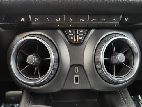 Used 2020 Chevrolet Blazer LT image 13