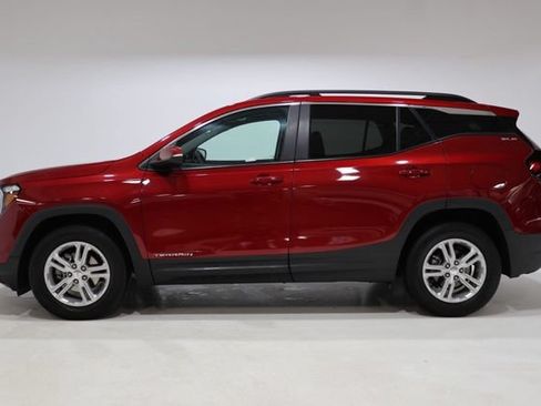 Used 2023 GMC Terrain SLE w/ Driver Convenience Package FWD image 4